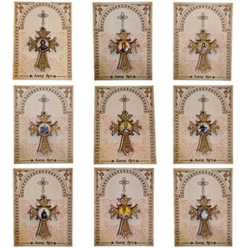 Wooden crosses with sticker (pack of 9 pcs)