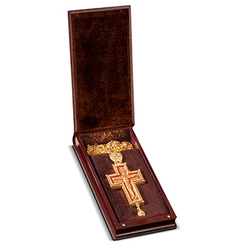 Напрсни крст дивља крушка позлаћен у браон кожној кутији